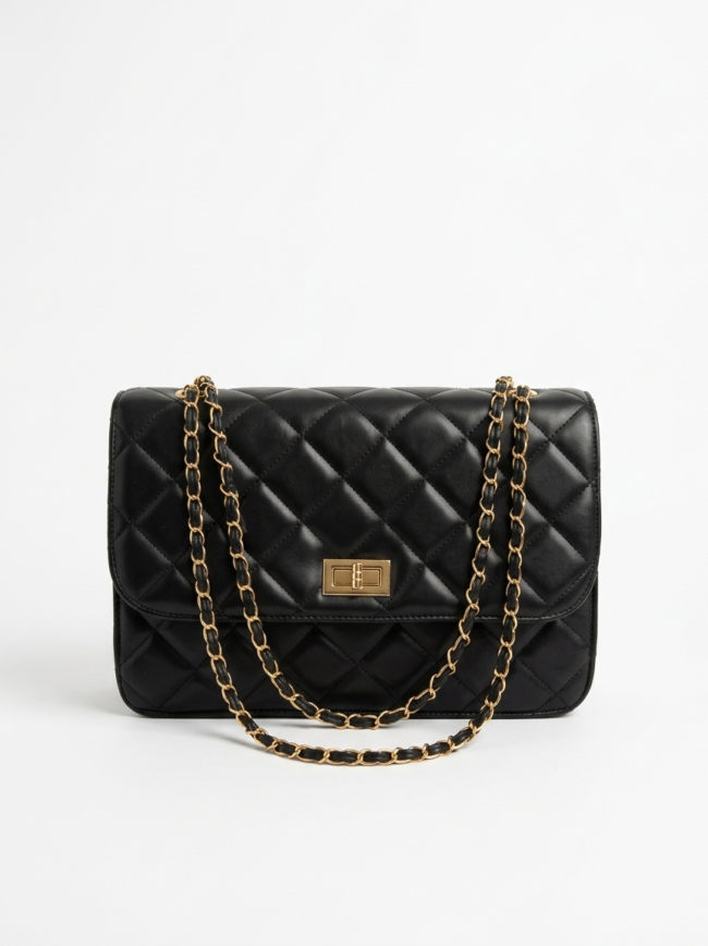 acc53lpIoAM0AXABiG444i Black quilted leather handbag with gold chain strap and rectangular turn-lock clasp.