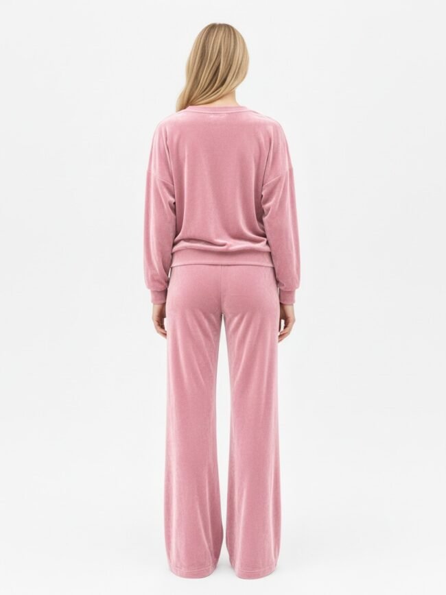 Γυναικείο Σετ Φόρμας Ροζ 2 Person standing with back to camera, wearing a pink velour tracksuit (sweatshirt and wide-leg pants)
