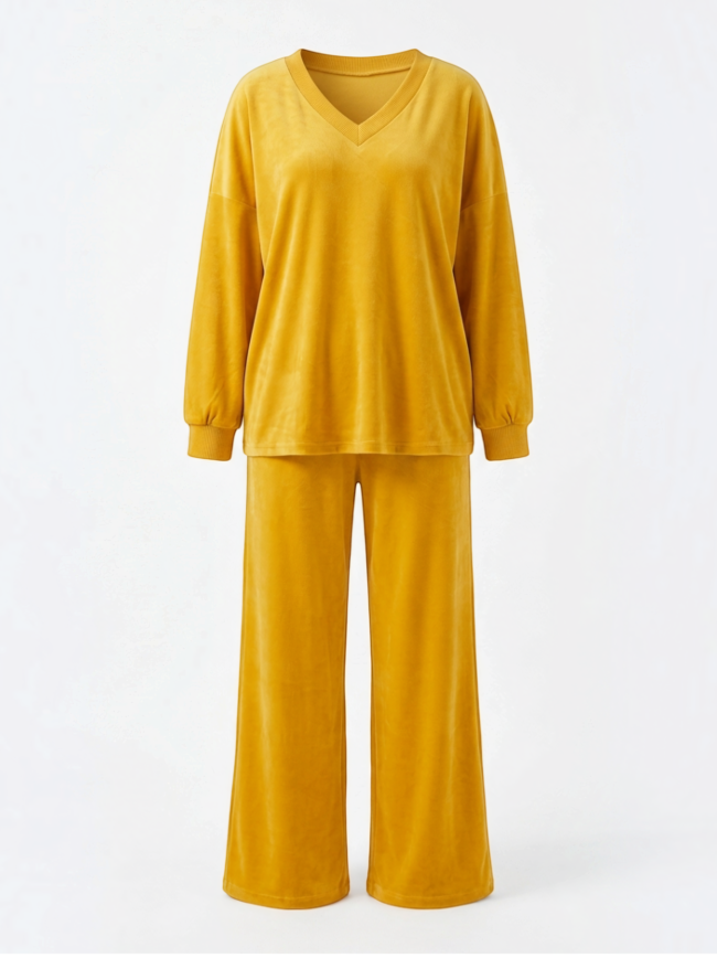 μουσταρδι Mustard yellow velour tracksuit on a mannequin: V-neck sweatshirt with ribbed cuffs and matching wide-leg pants.